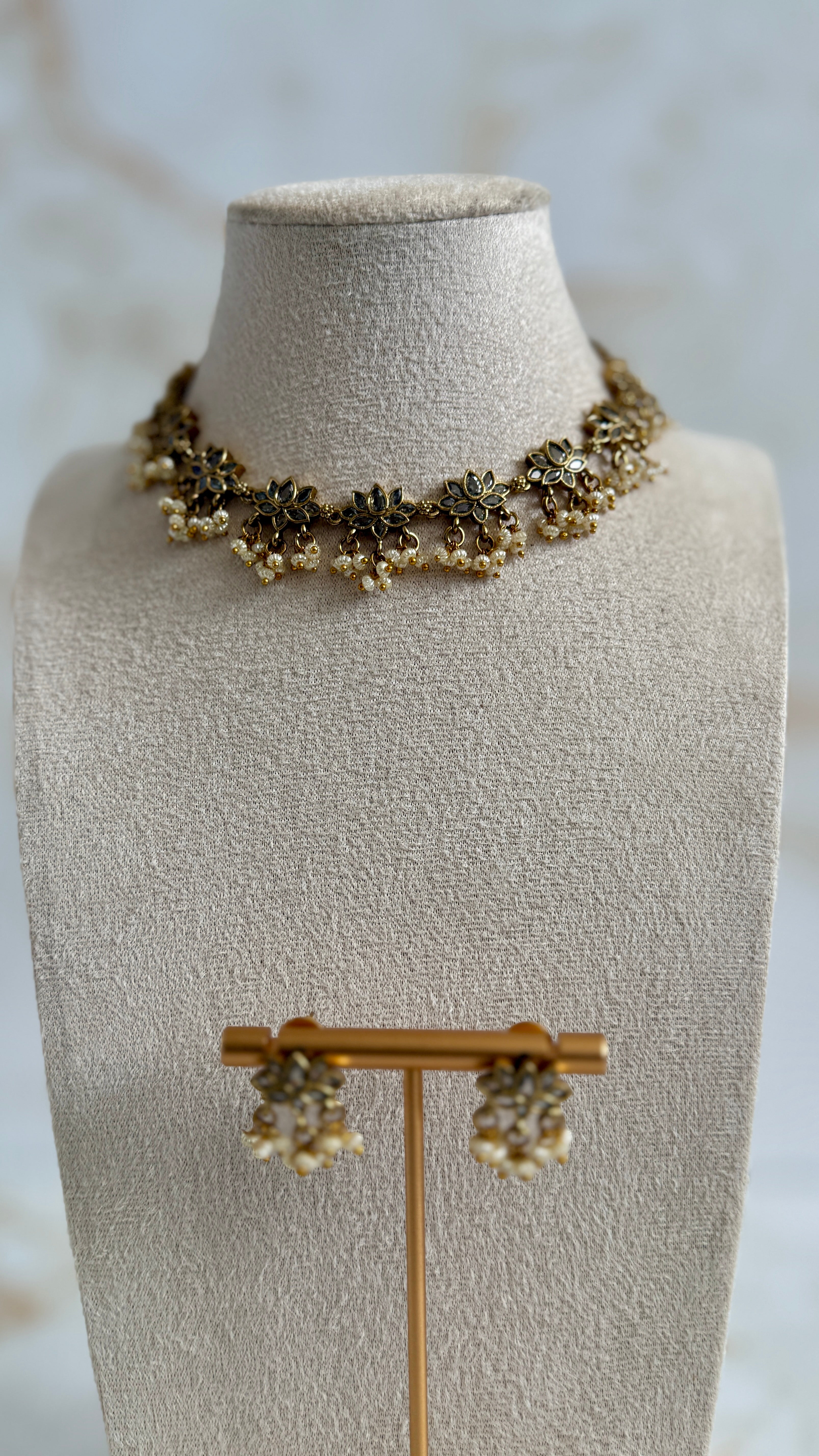 White Lotus Necklace Set